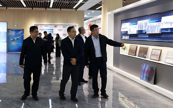 中國(guó)鋼研黨委副書記、總經(jīng)理高宏斌一行 到航產(chǎn)集團(tuán)調(diào)研